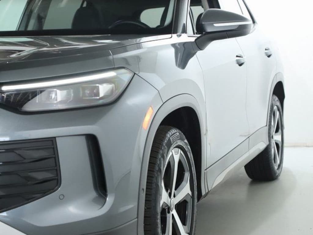 Certified 2025 Volkswagen Tiguan 2.0T SE SUV