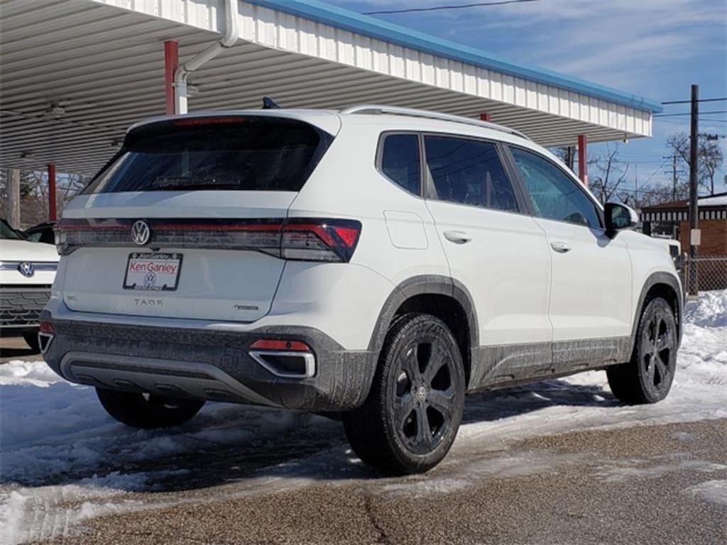 New 2025 Volkswagen Taos 1.5T SEL SUV