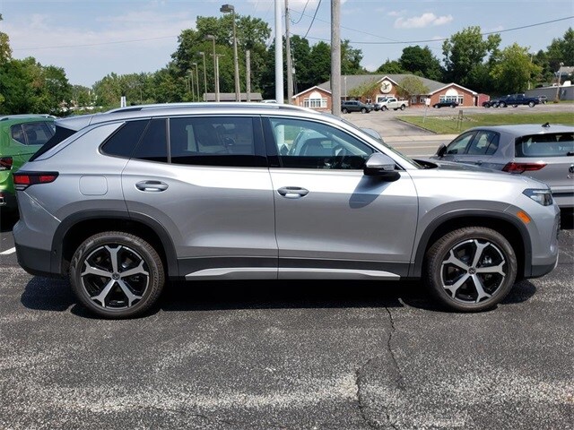 2025 Volkswagen Tiguan SE photo 2