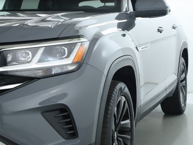 2022 Volkswagen Atlas Cross Sport SE Technology photo 2