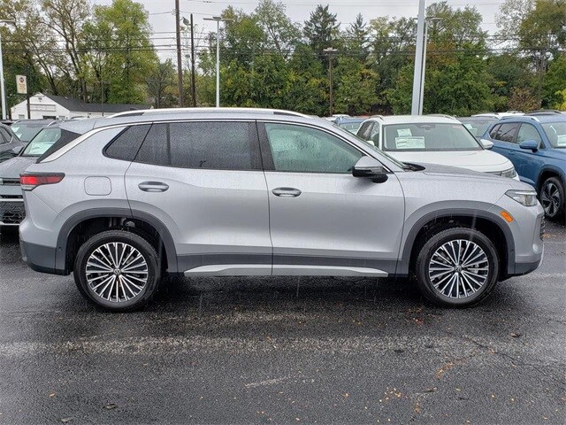 2025 Volkswagen Tiguan S photo 2