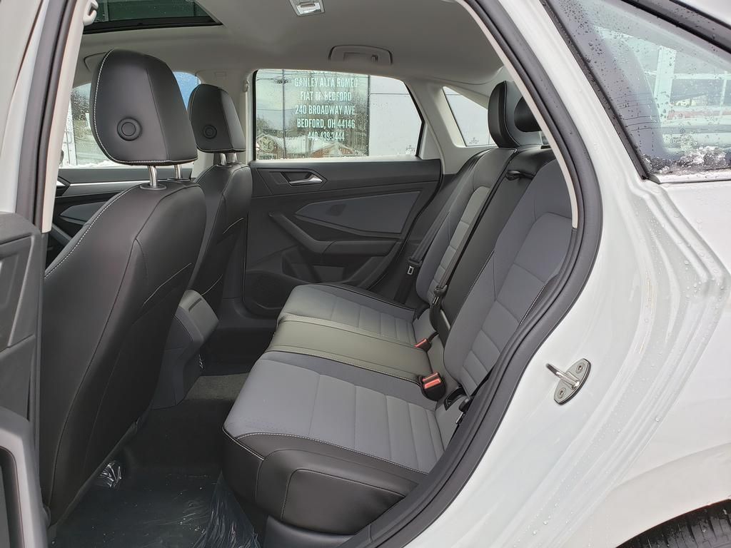 2026 Volkswagen Jetta SE - Photo 8