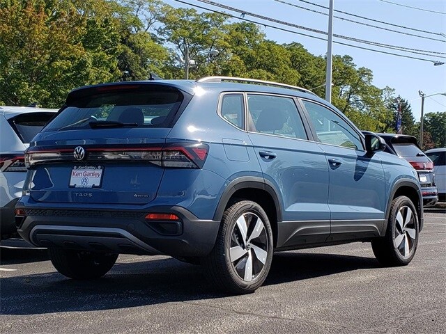 2025 Volkswagen Taos S photo 3