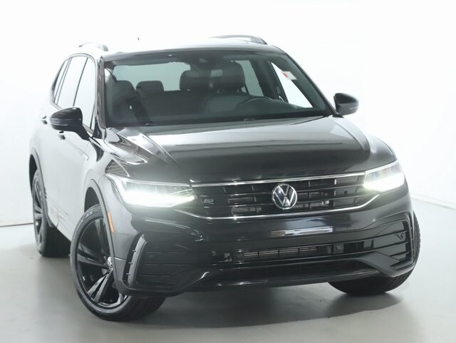 2023 Volkswagen Tiguan SE R-Line Black photo 2
