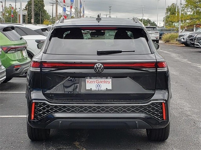 2025 Volkswagen Tiguan SE R-Line Black photo 4