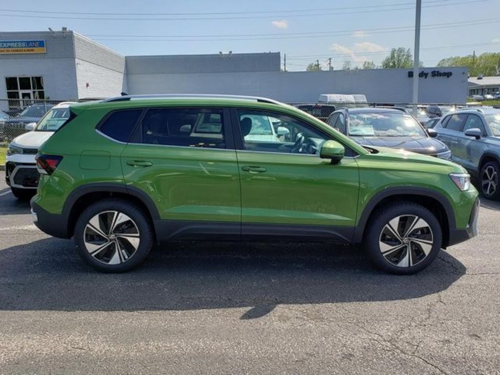 New 2026 Volkswagen Taos 1.5T SE SUV