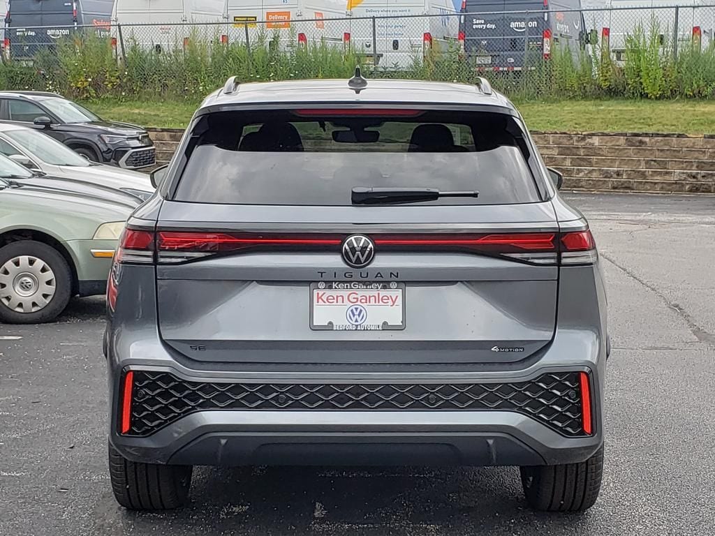 New 2026 Volkswagen Tiguan SE R-Line Black SUV