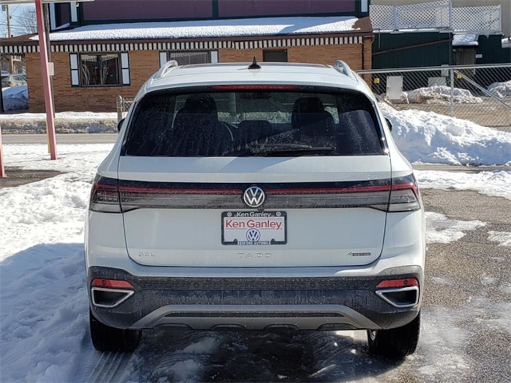 New 2025 Volkswagen Taos 1.5T SEL SUV