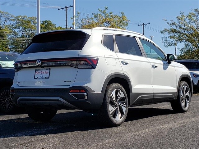 2025 Volkswagen Taos SE photo 3