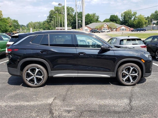 2025 Volkswagen Tiguan SE photo 2