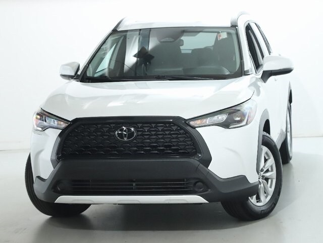 2023 Toyota Corolla Cross LE photo 3