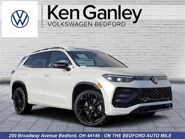 2026 Volkswagen Tiguan SE R-LINE BLACK's photo