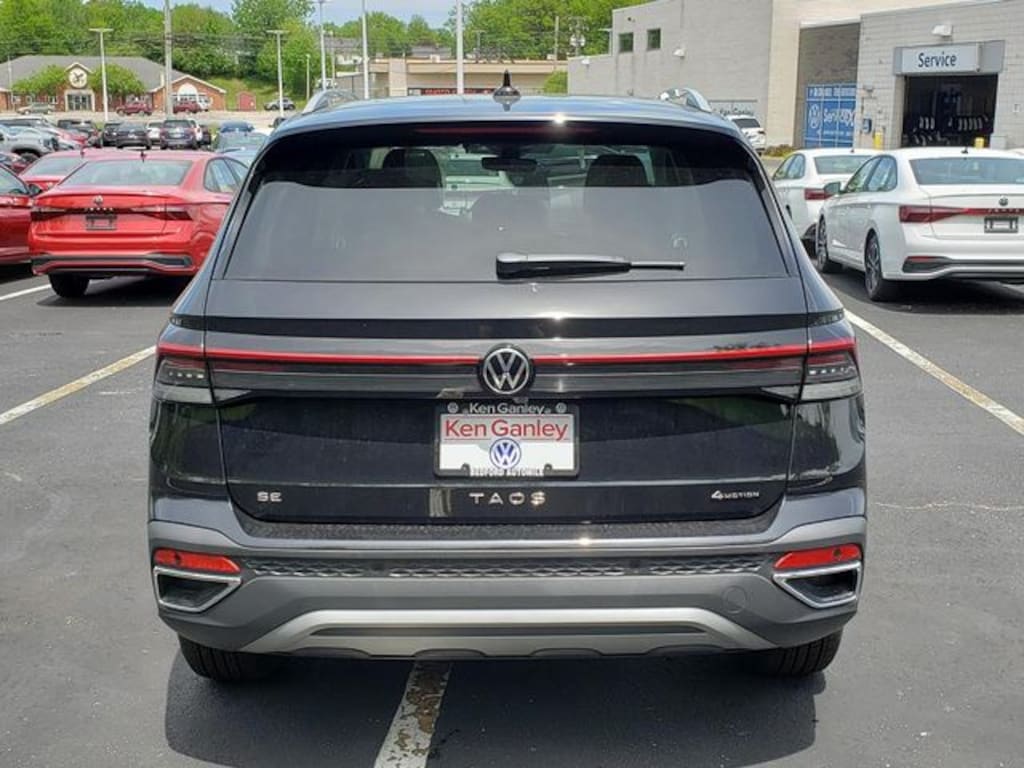New 2026 Volkswagen Taos 1.5T SE SUV