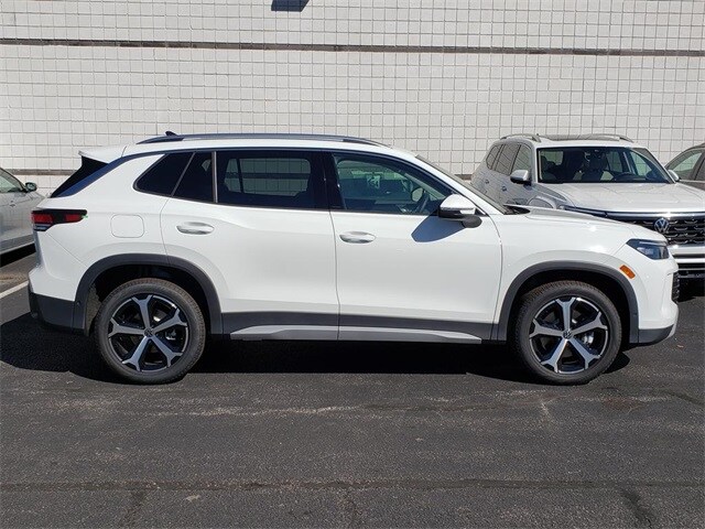 2025 Volkswagen Tiguan SE photo 2