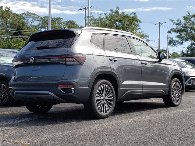 2025 Volkswagen Taos SE photo 2