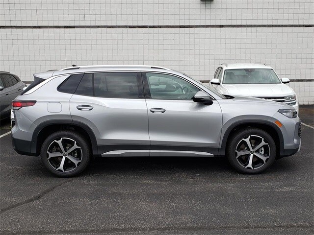 2025 Volkswagen Tiguan SE photo 2