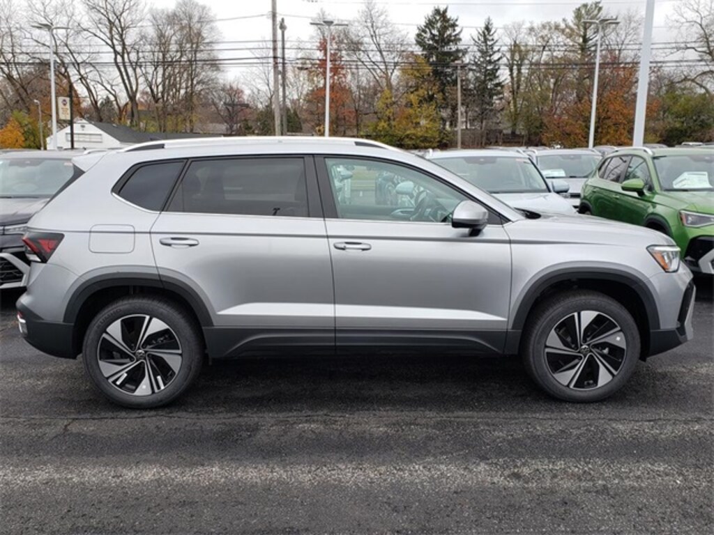 New 2025 Volkswagen Taos 1.5T SE SUV