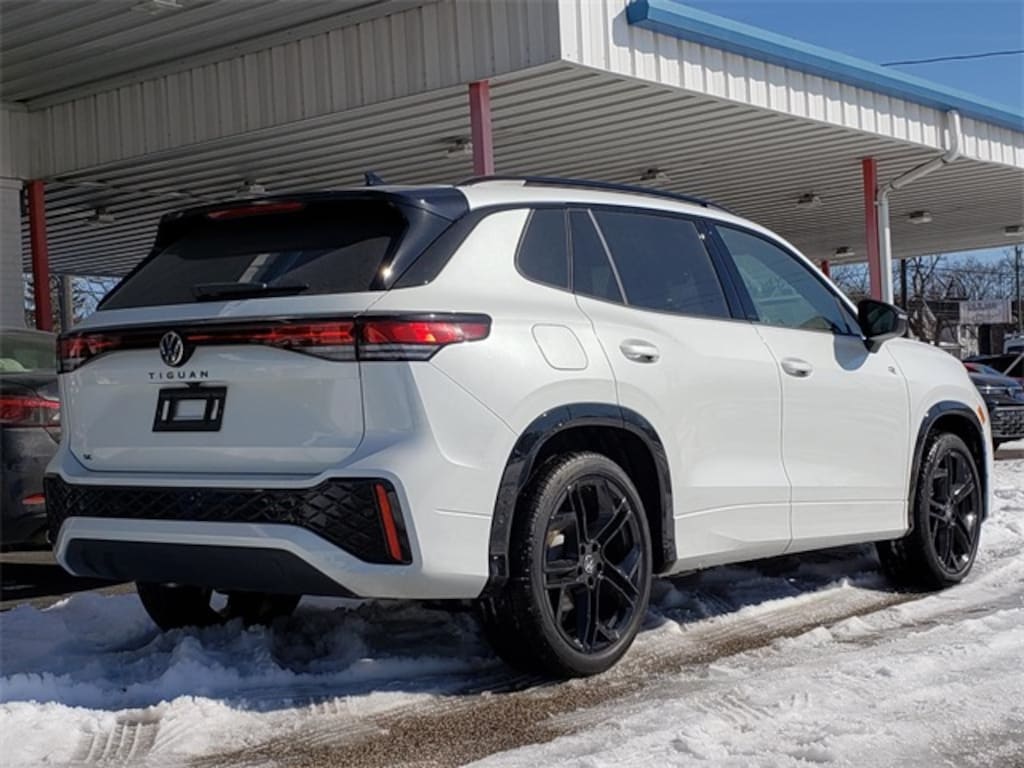 New 2026 Volkswagen Tiguan 2.0T SE R-Line Black SUV