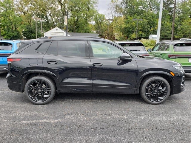 2025 Volkswagen Tiguan SE R-Line Black photo 2