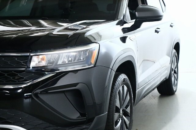 2023 Volkswagen Taos S photo 3
