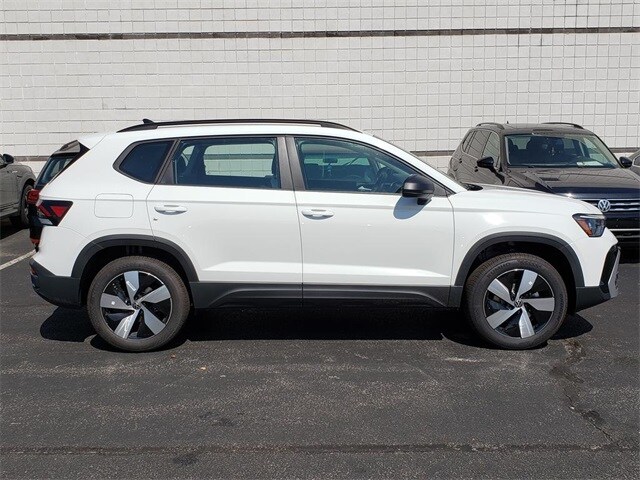 2025 Volkswagen Taos S photo 2