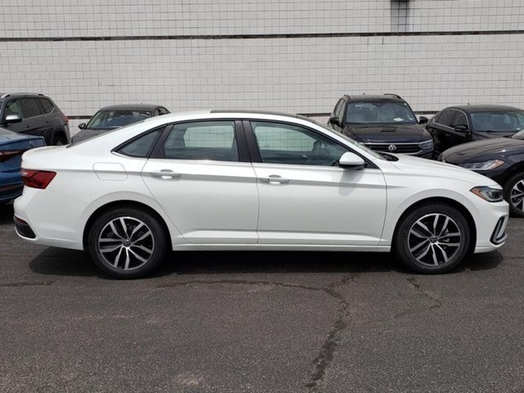 New 2026 Volkswagen Jetta 1.5T SE Sedan