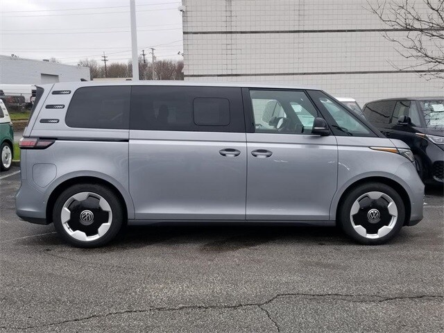 2025 Volkswagen ID. Buzz Pro S photo 2