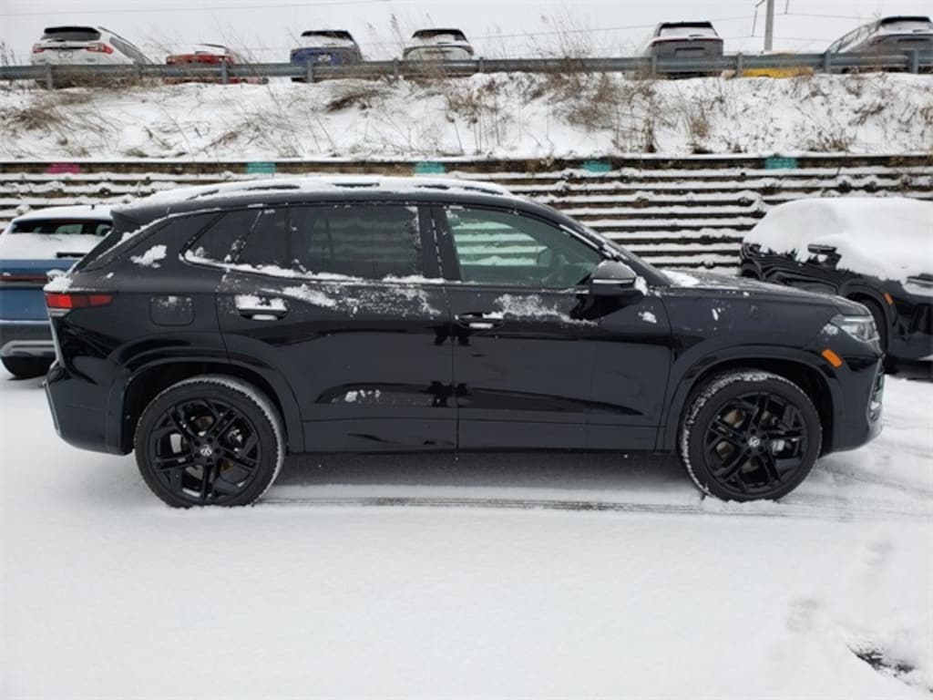 New 2026 Volkswagen Tiguan 2.0T SE R-Line Black SUV