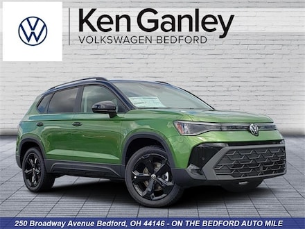 2025 Volkswagen Taos 1.5T SE Black SUV