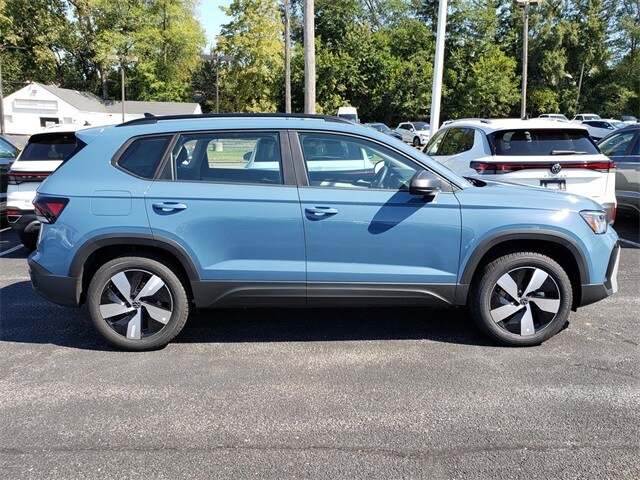 2025 Volkswagen Taos S photo 2