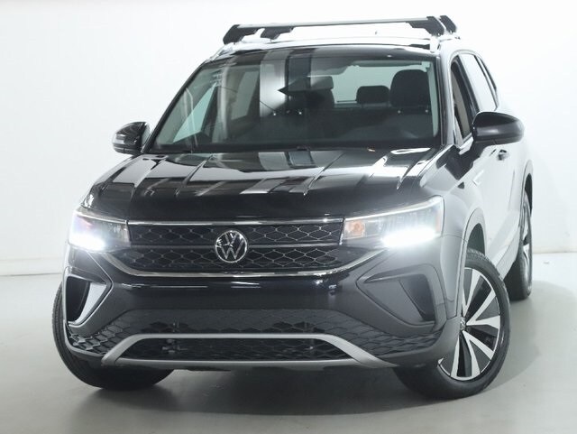 2022 Volkswagen Taos SE photo 3