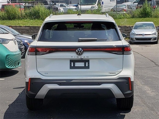 2025 Volkswagen Tiguan SE photo 4