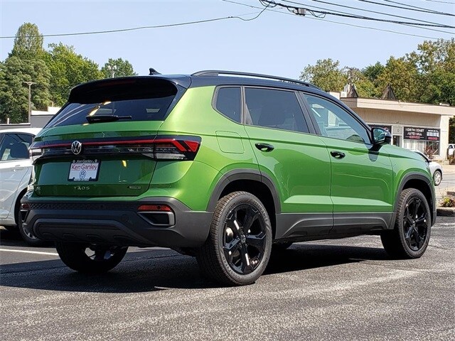2025 Volkswagen Taos SE photo 3