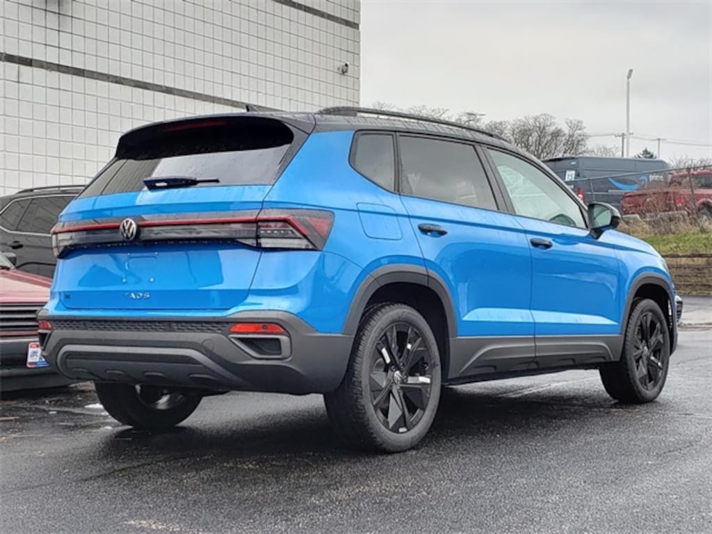 New 2026 Volkswagen Taos 1.5T SE Black SUV