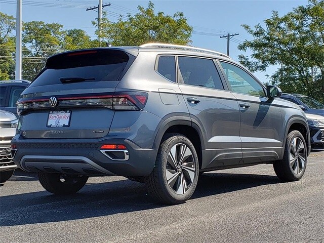 2025 Volkswagen Taos SE photo 3