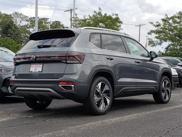 2025 Volkswagen Taos SE photo 3