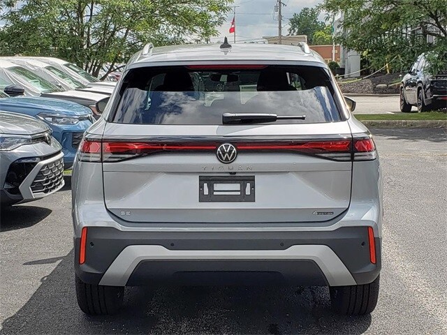 2025 Volkswagen Tiguan SE photo 3