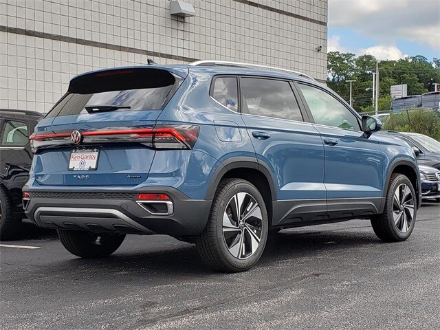 2025 Volkswagen Taos SE photo 2