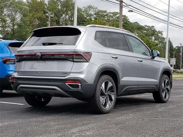 2025 Volkswagen Taos SE photo 3