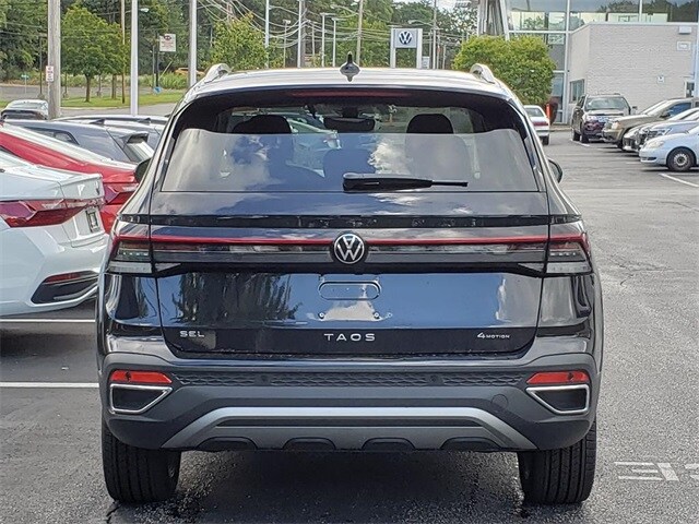 2025 Volkswagen Taos SEL photo 3