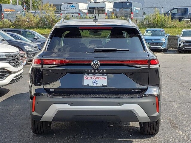 2025 Volkswagen Tiguan SE photo 2