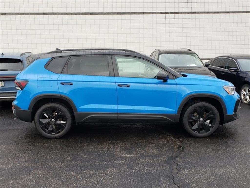 New 2026 Volkswagen Taos 1.5T SE Black SUV