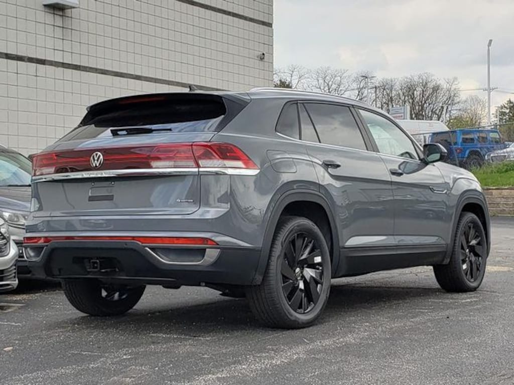 New 2026 Volkswagen Atlas Cross Sport 2.0T SE w/Technology SUV