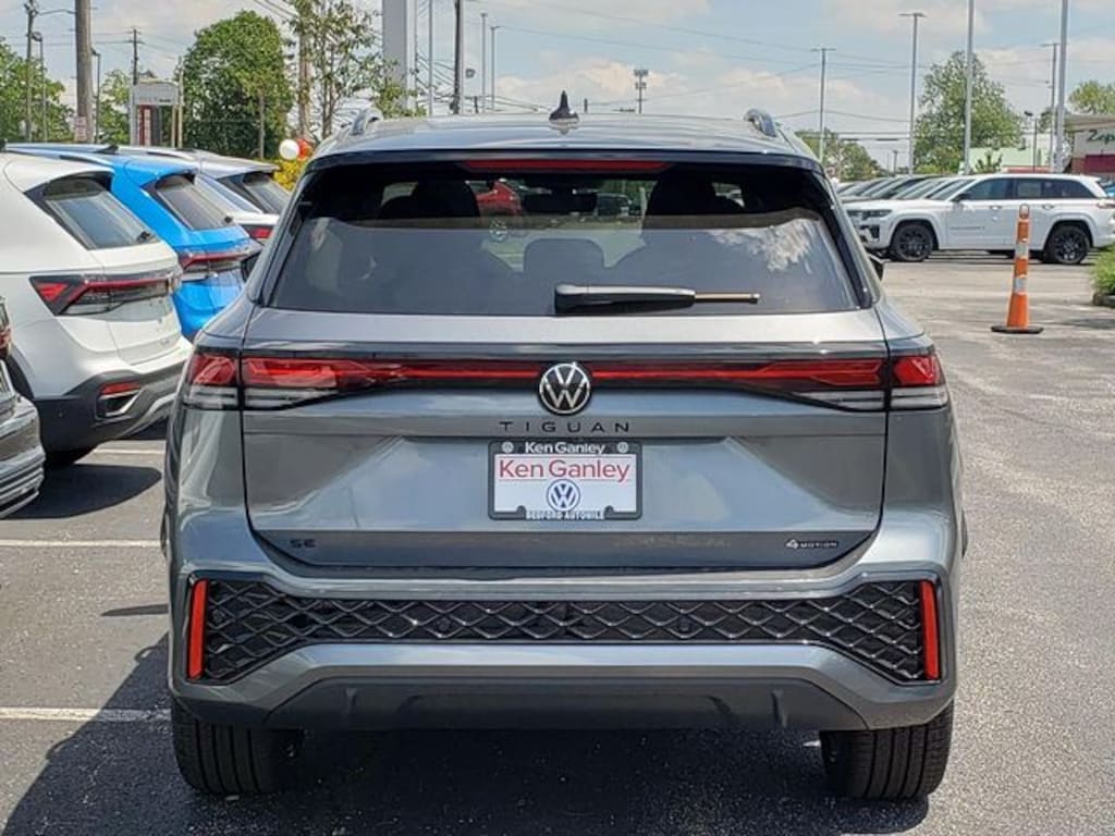 New 2026 Volkswagen Tiguan 2.0T SE R-Line Black SUV