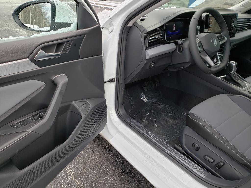 2026 Volkswagen Jetta SE - Photo 6