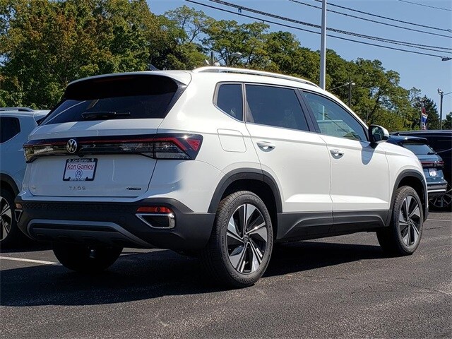 2025 Volkswagen Taos SE photo 3