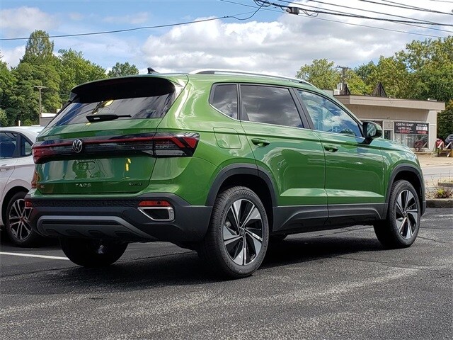 2025 Volkswagen Taos SE photo 3