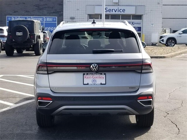 2025 Volkswagen Taos SEL photo 3