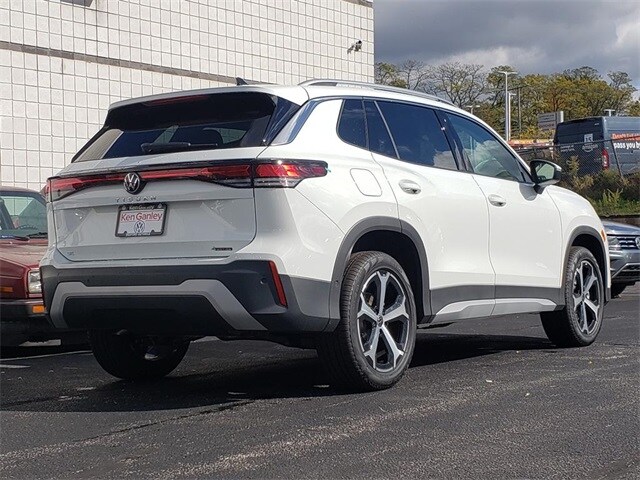 2025 Volkswagen Tiguan SE photo 3