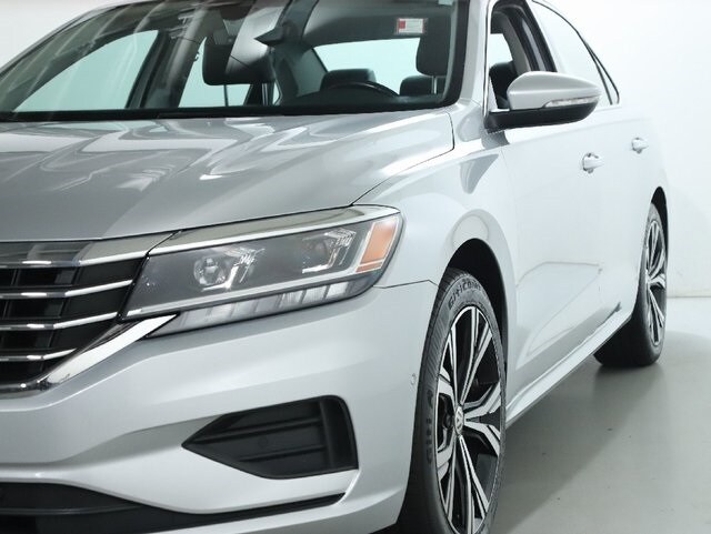 2020 Volkswagen Passat 2.0T SEL photo 4